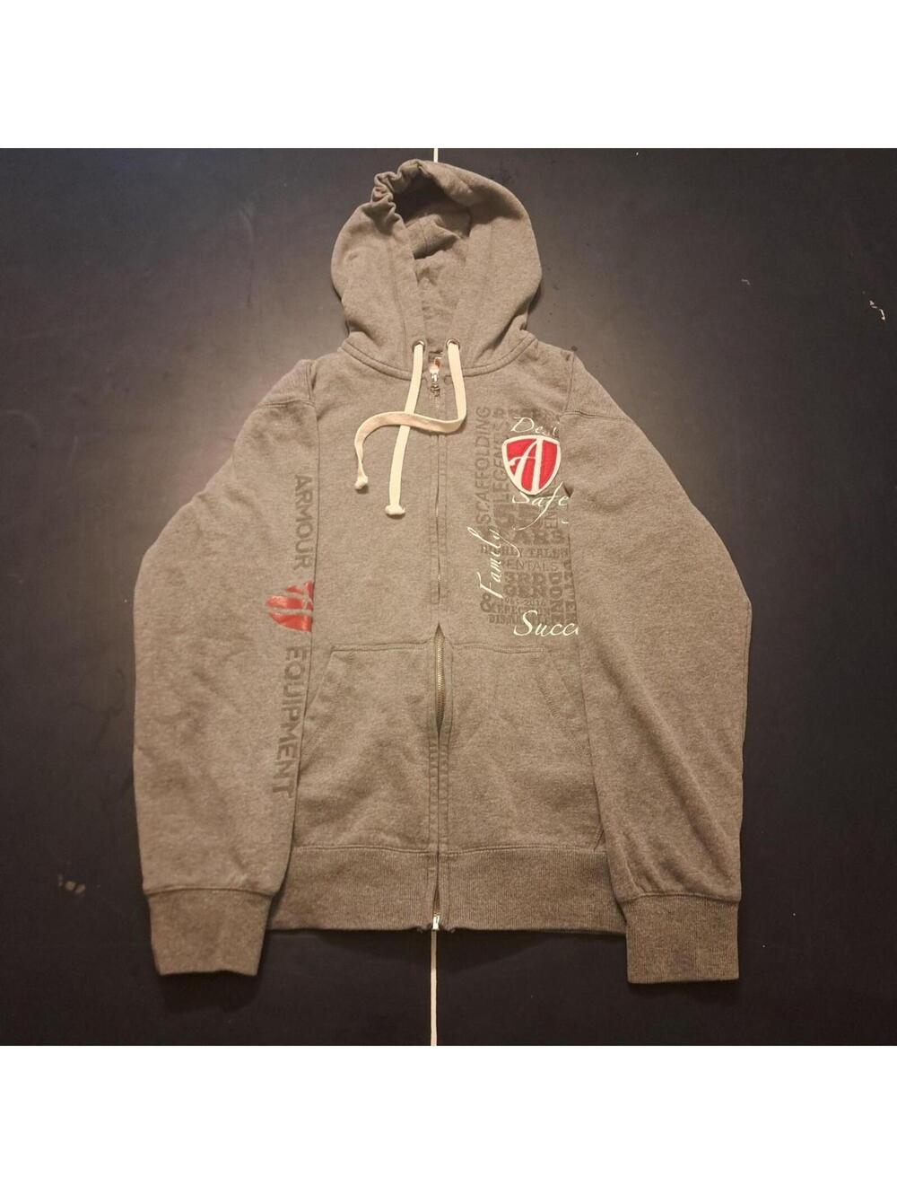 good quality Elevate Armour zip up, size M